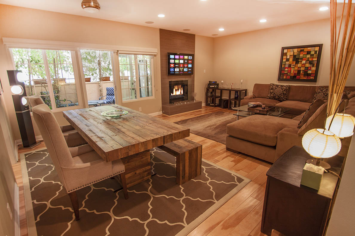 Fully furnished living room in Encino, Los Angeles, provided by Los Angeles Luxury Furnished Housing with modern furniture, smart TV, and open layout.